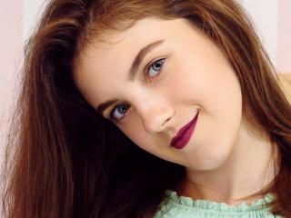 Picture of the sexy profile of Millona, for a very hot webcam live show !