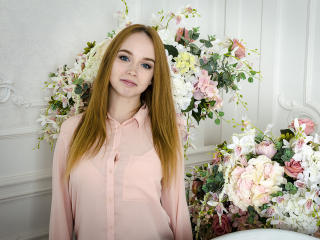 SharronLovely - Chat cam xXx avec une jeune nana en chaleur ayant le sexe complètement tondu  